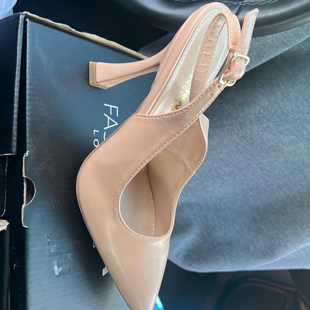 Fashion nova Clara 202 shoes size 9